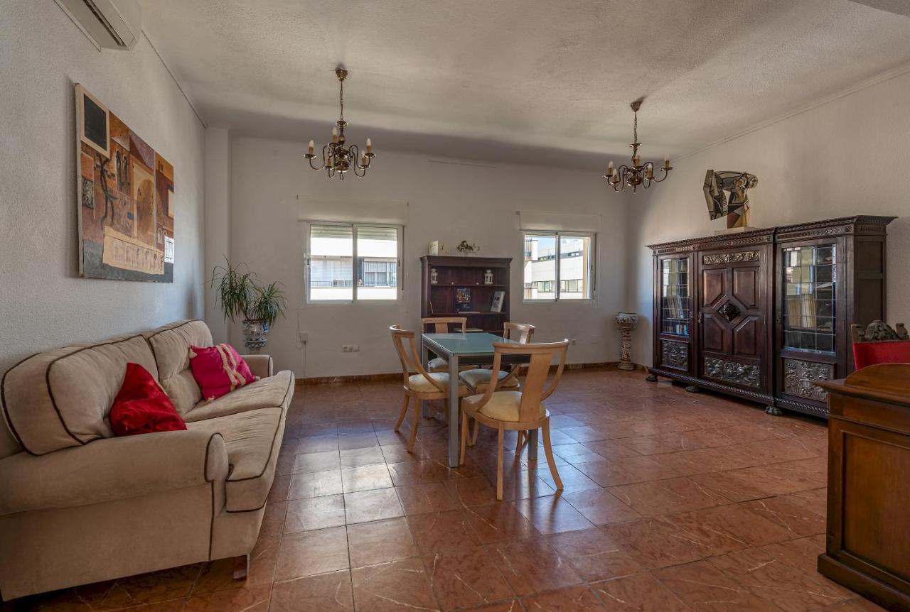 Wide And Traditional- 2Bd 1Bth- Gavidia Seville Exterior photo